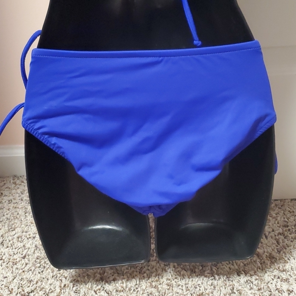 VENUS Ruched Criss Cross Bikini - Picture 11 of 16